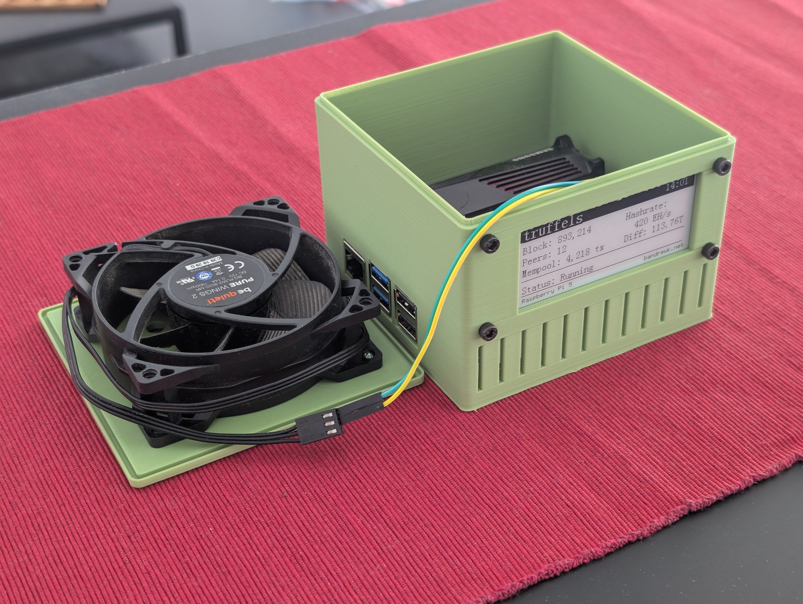 Case lid with fan separated from body